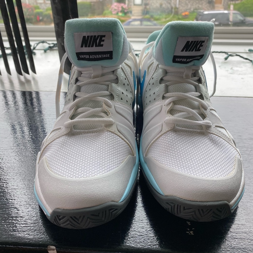 Nike Air Vapor Advantage Tennis Shoe